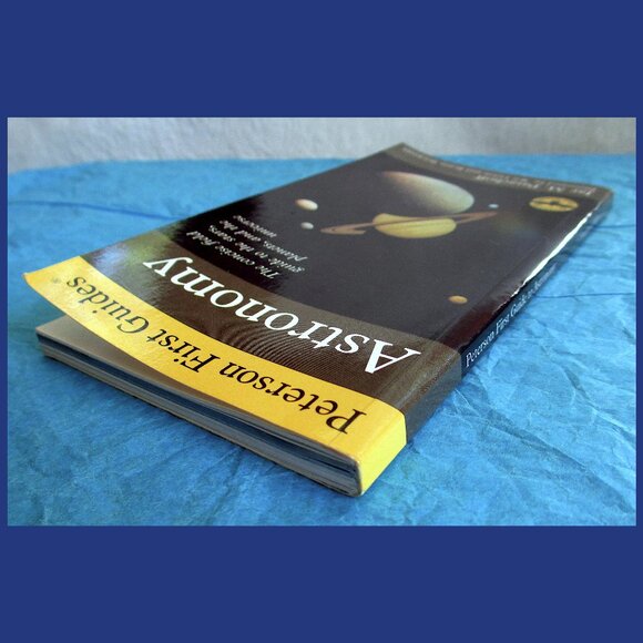 Book - Astronomy: A Peterson Field Guide - Picture 2 of 13